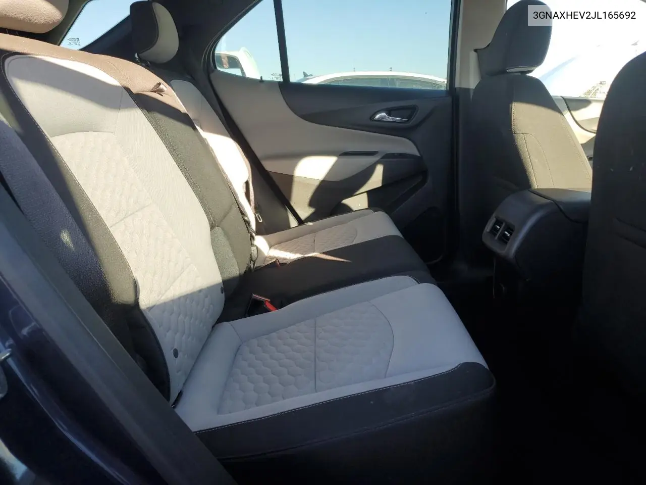 3GNAXHEV2JL165692 2018 Chevrolet Equinox Ls