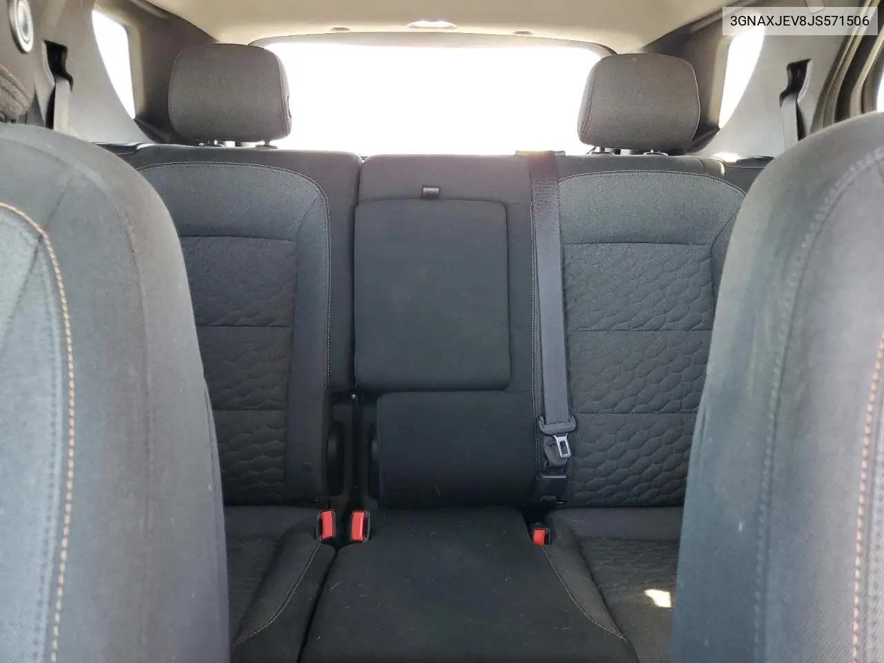 3GNAXJEV8JS571506 2018 Chevrolet Equinox Lt