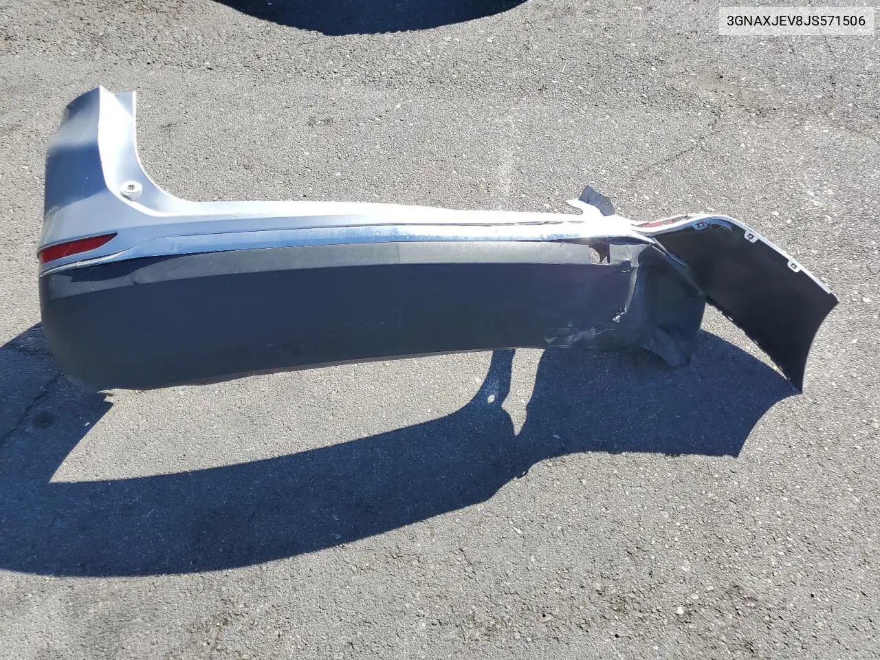3GNAXJEV8JS571506 2018 Chevrolet Equinox Lt