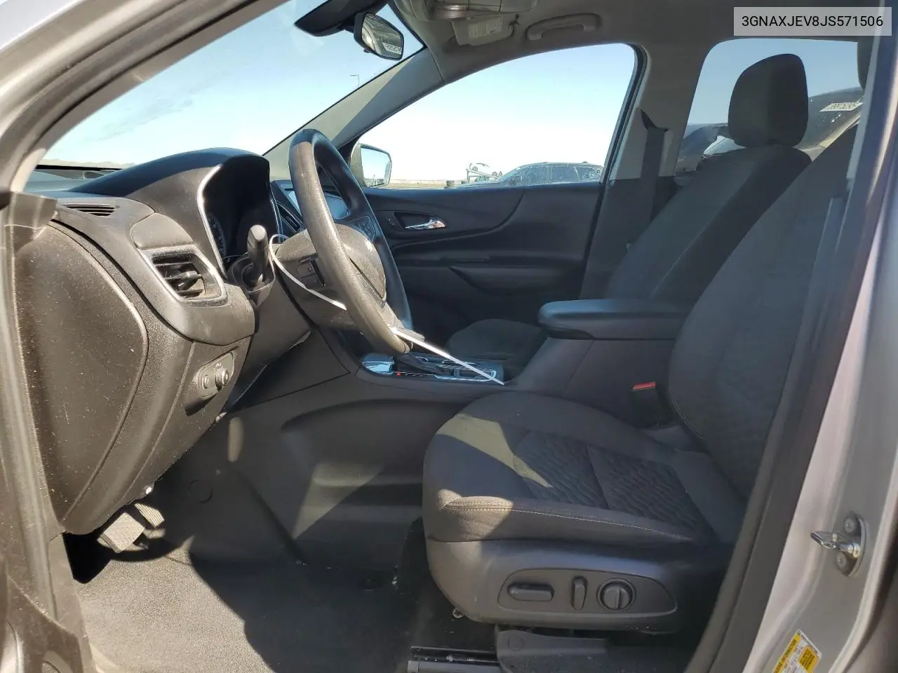 3GNAXJEV8JS571506 2018 Chevrolet Equinox Lt