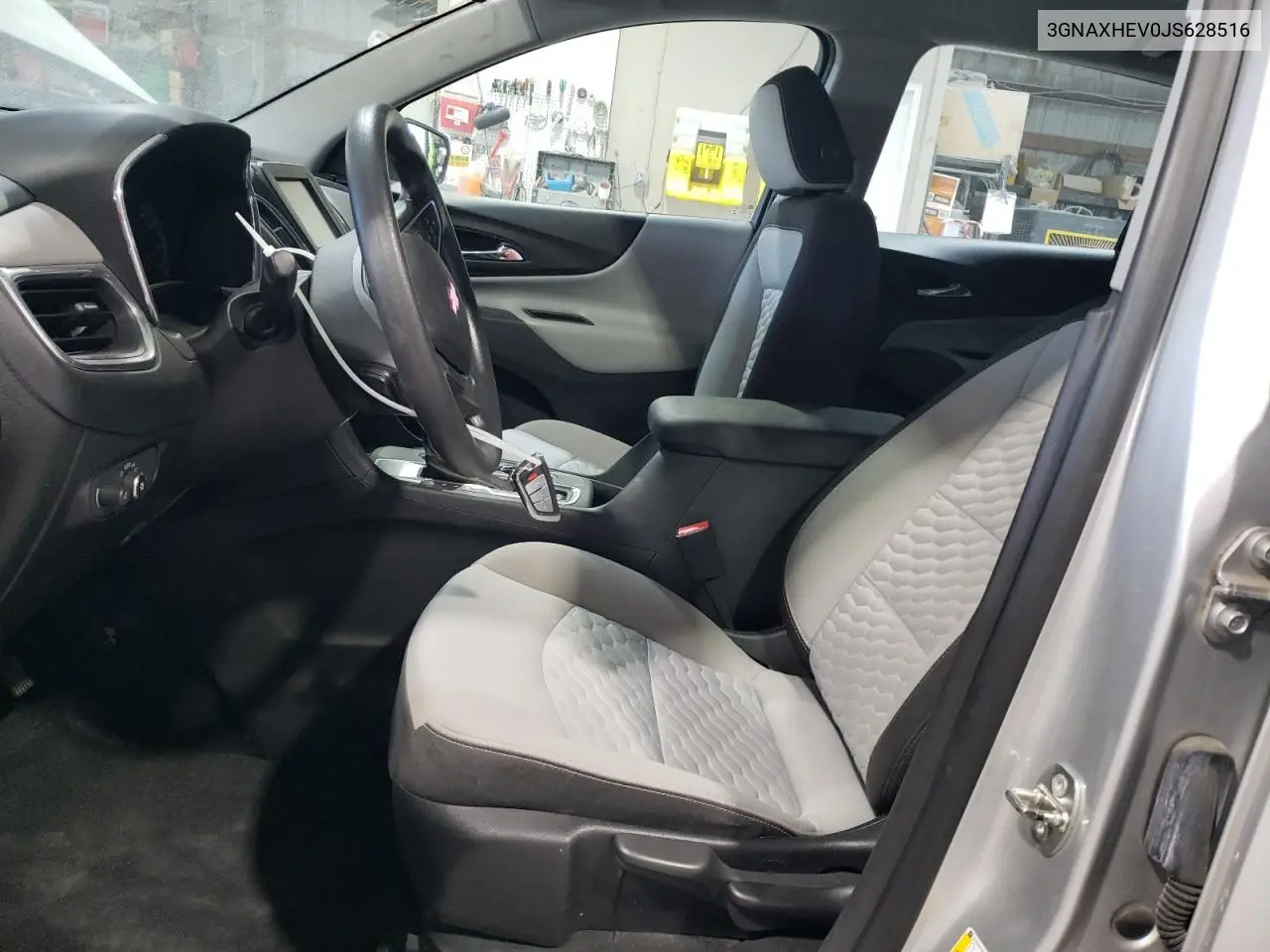 3GNAXHEV0JS628516 2018 Chevrolet Equinox Ls