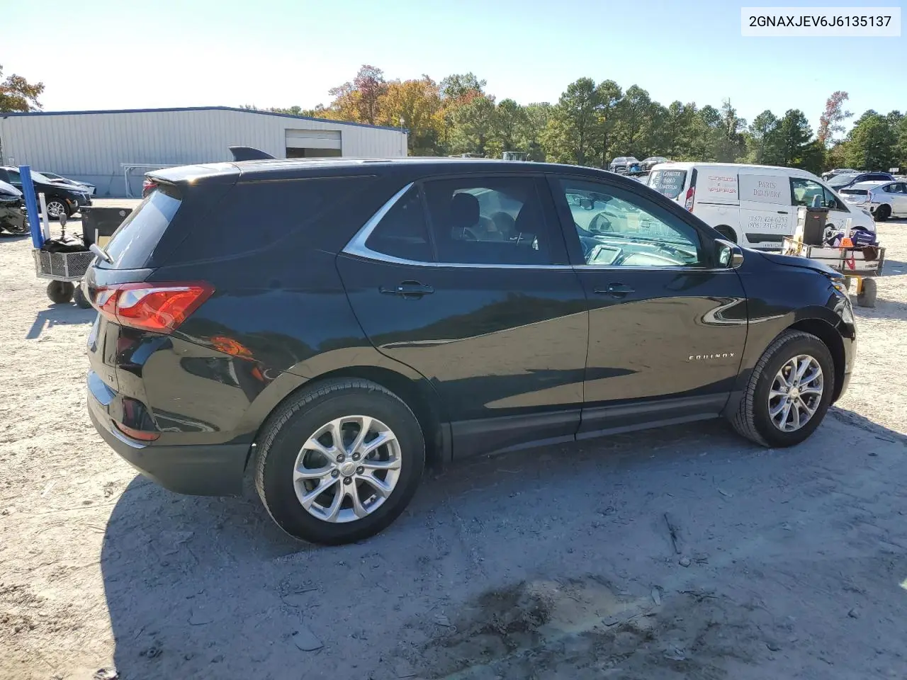 2GNAXJEV6J6135137 2018 Chevrolet Equinox Lt