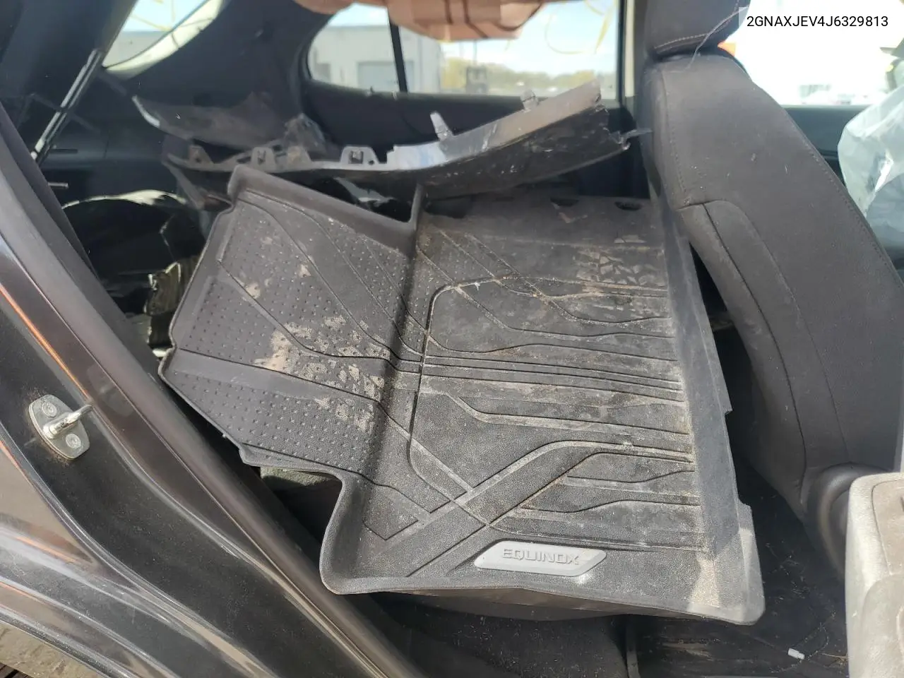 2GNAXJEV4J6329813 2018 Chevrolet Equinox Lt