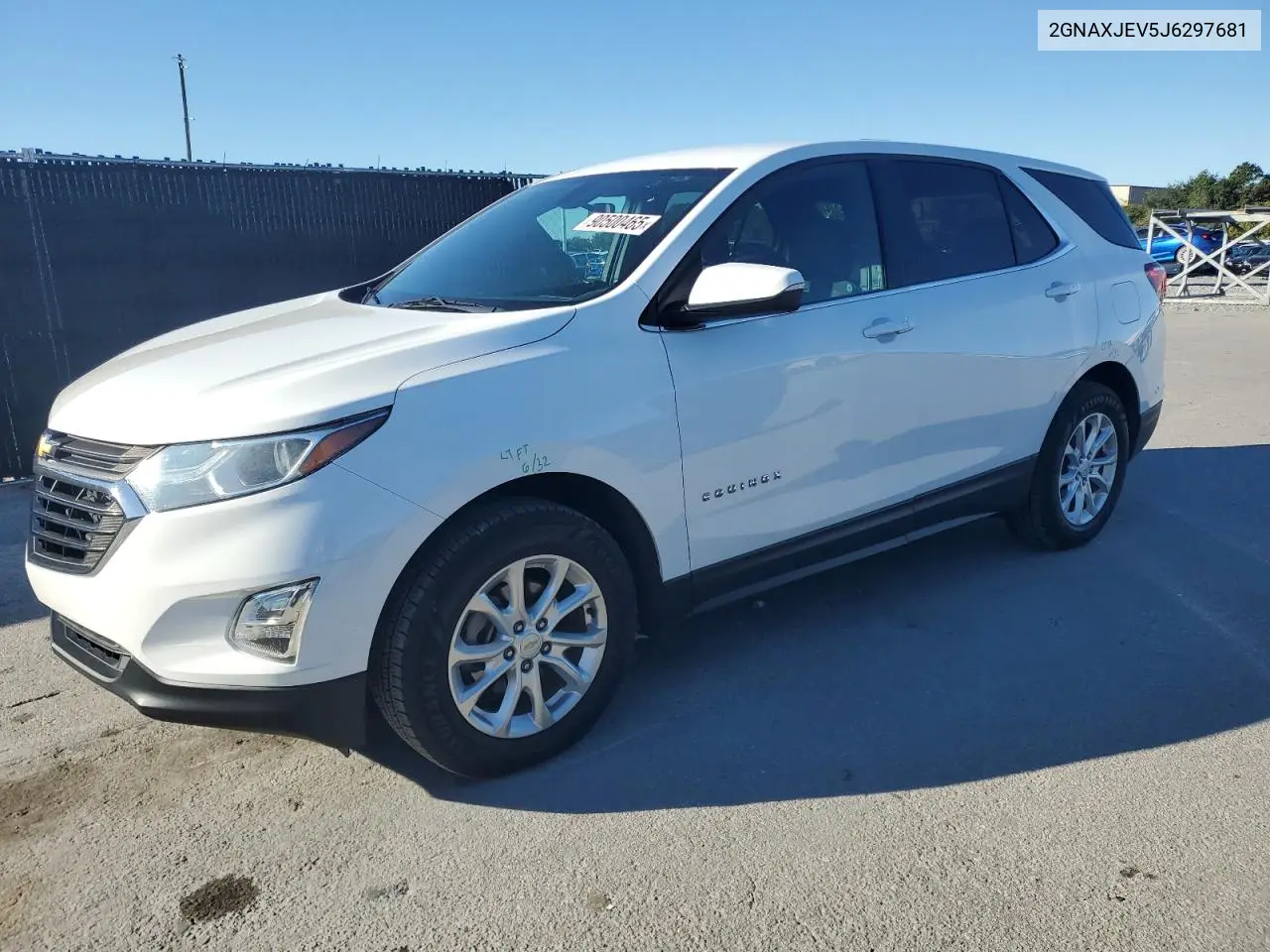 2GNAXJEV5J6297681 2018 Chevrolet Equinox Lt
