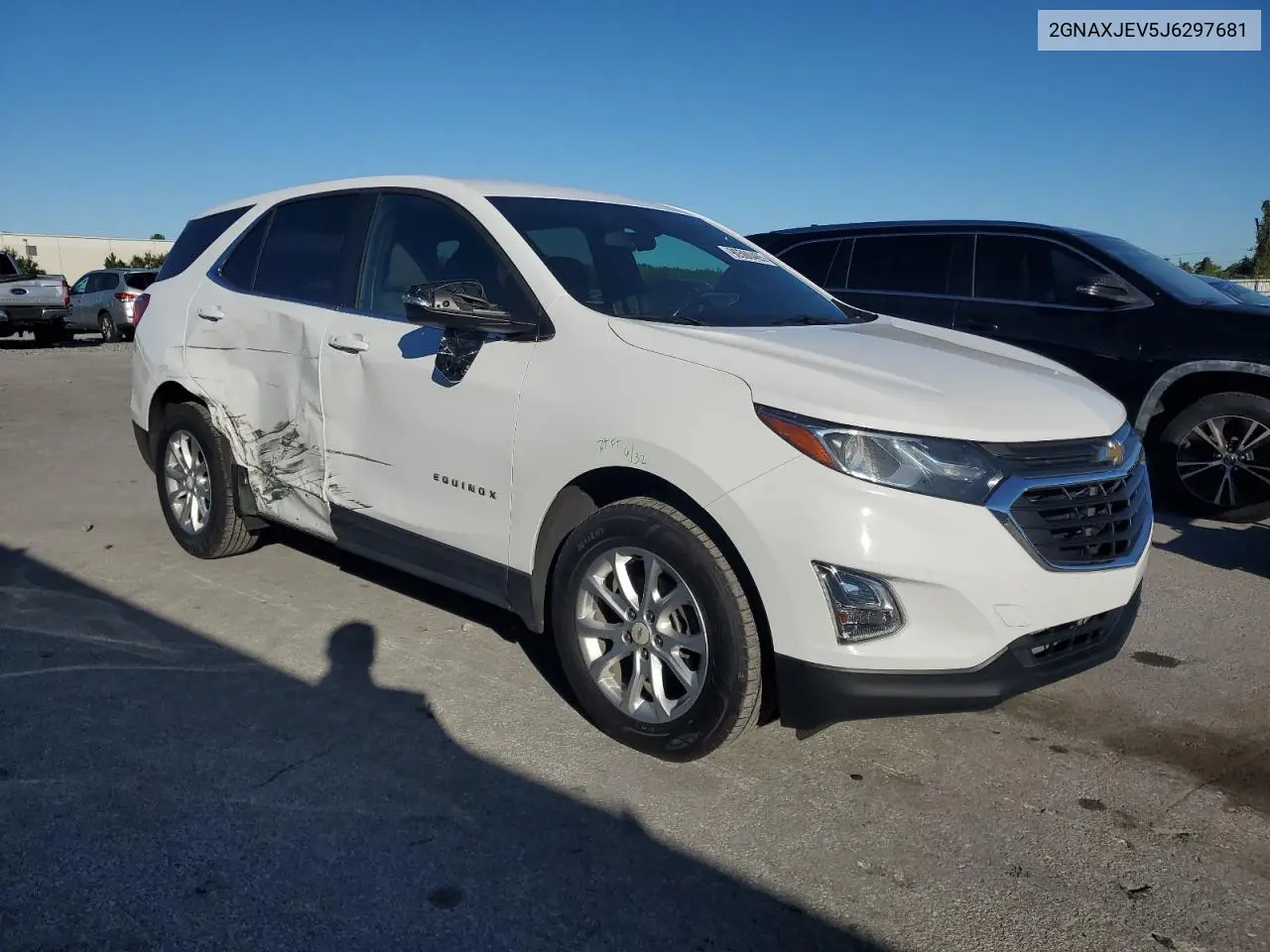 2GNAXJEV5J6297681 2018 Chevrolet Equinox Lt
