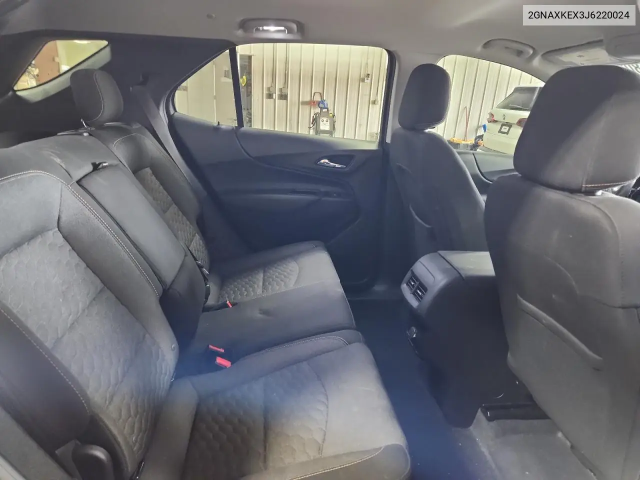 2GNAXKEX3J6220024 2018 Chevrolet Equinox Lt