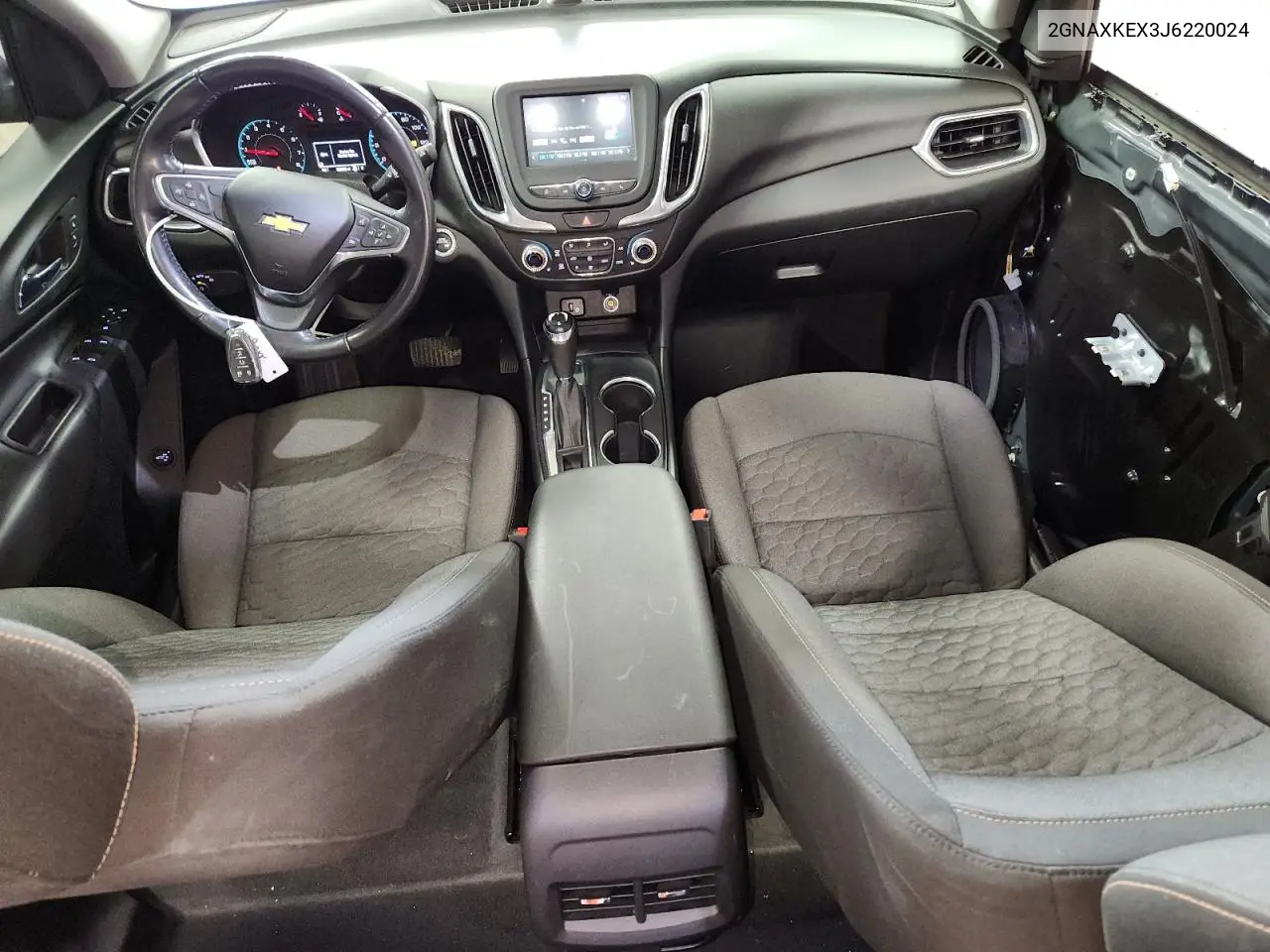 2GNAXKEX3J6220024 2018 Chevrolet Equinox Lt