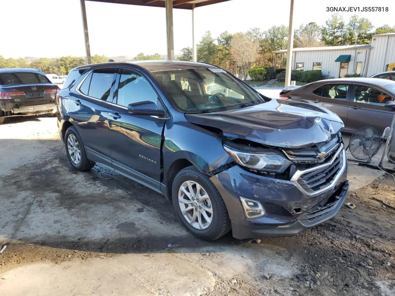 3GNAXJEV1JS557818 2018 Chevrolet Equinox Lt