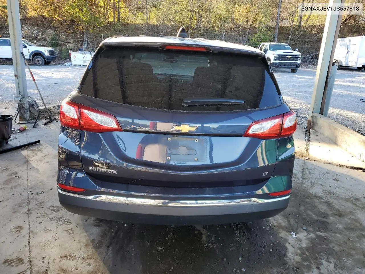 3GNAXJEV1JS557818 2018 Chevrolet Equinox Lt