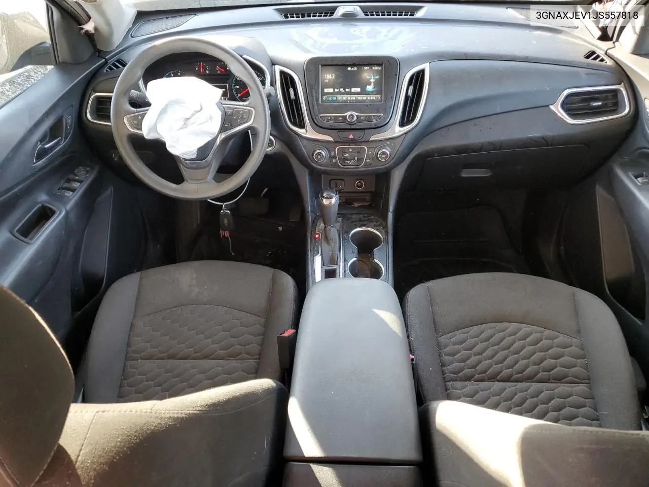3GNAXJEV1JS557818 2018 Chevrolet Equinox Lt