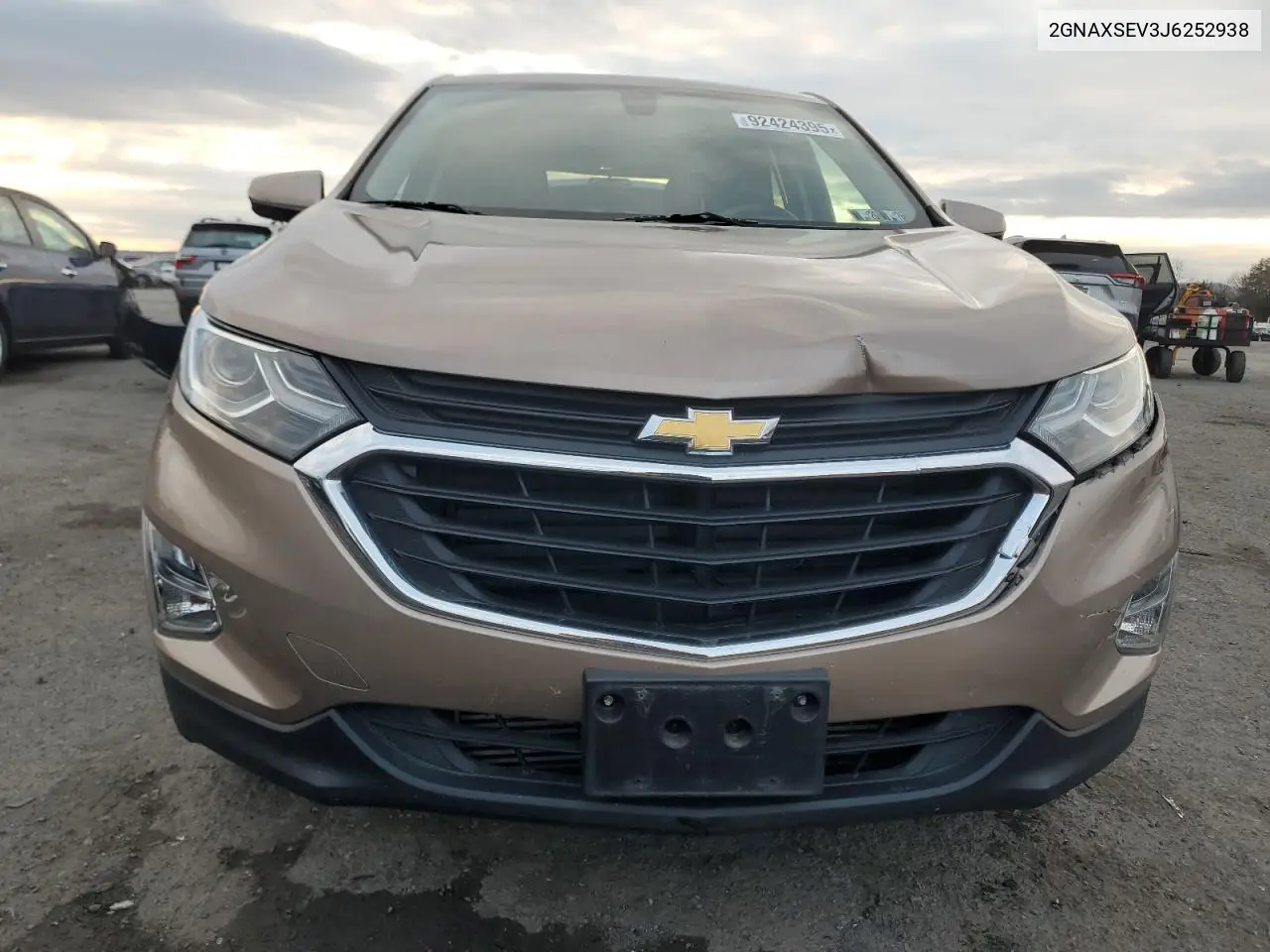 2GNAXSEV3J6252938 2018 Chevrolet Equinox Lt