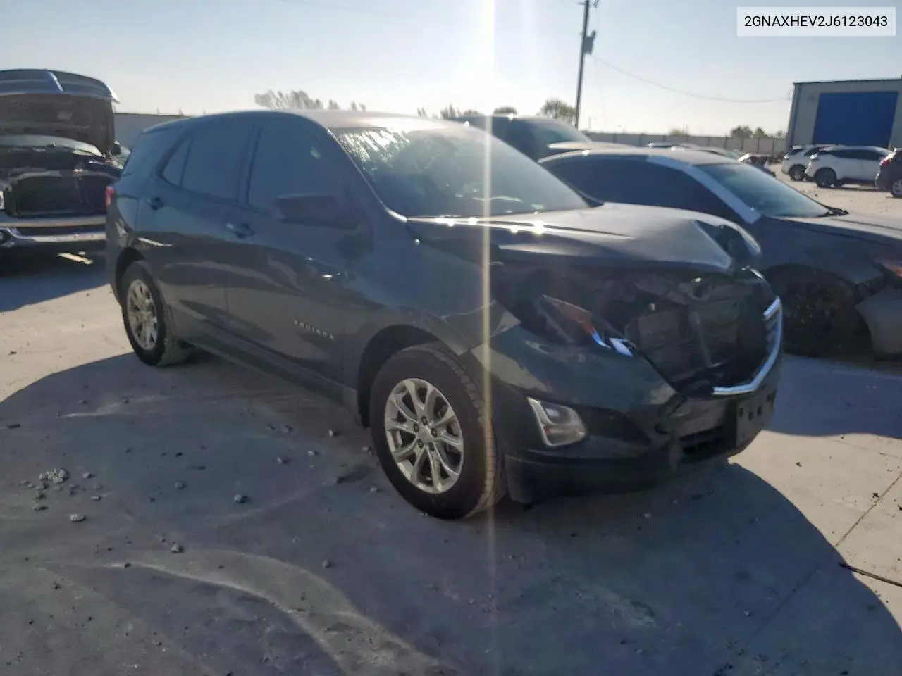 2GNAXHEV2J6123043 2018 Chevrolet Equinox Ls