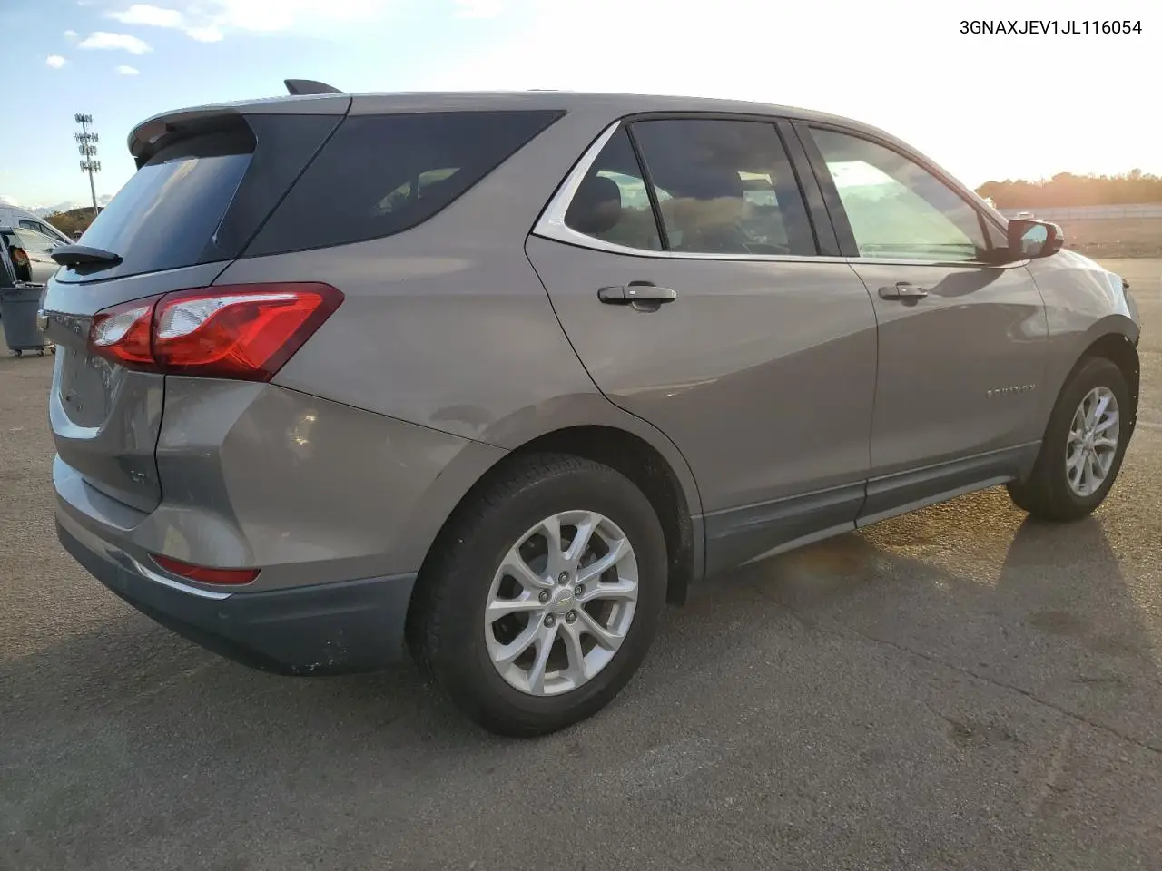 3GNAXJEV1JL116054 2018 Chevrolet Equinox Lt