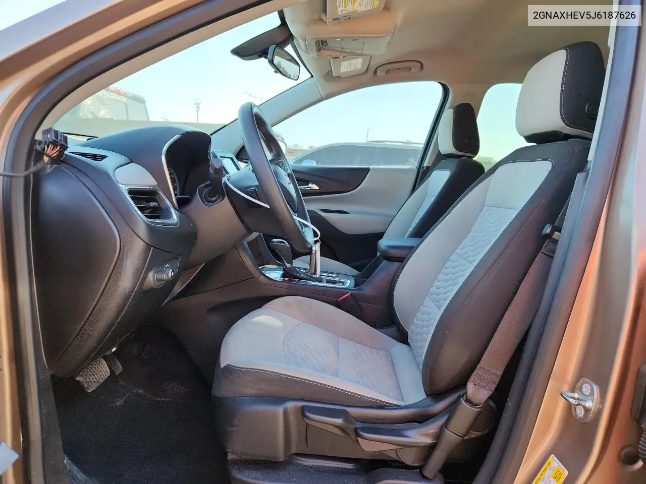 2GNAXHEV5J6187626 2018 Chevrolet Equinox Ls