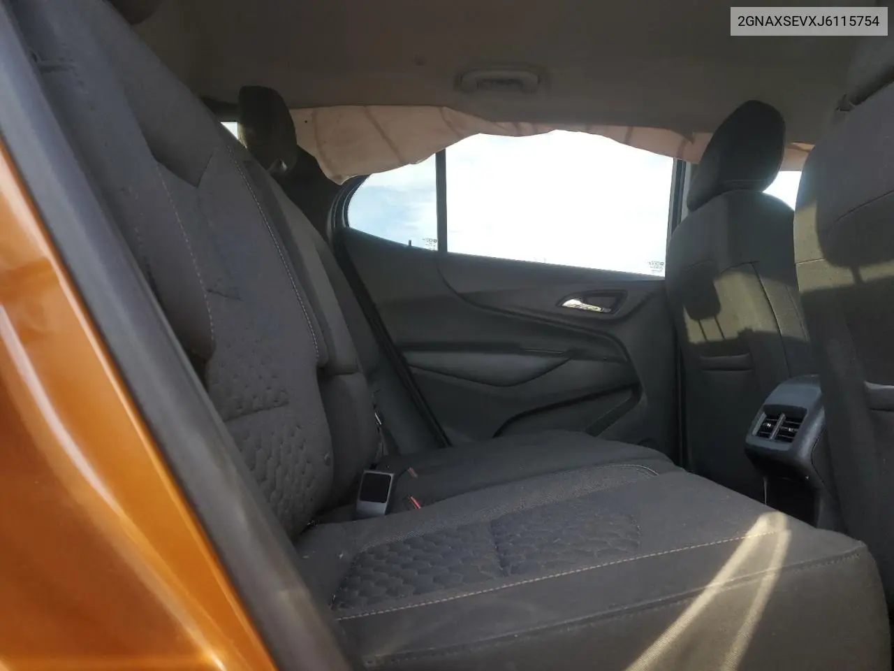 2GNAXSEVXJ6115754 2018 Chevrolet Equinox Lt
