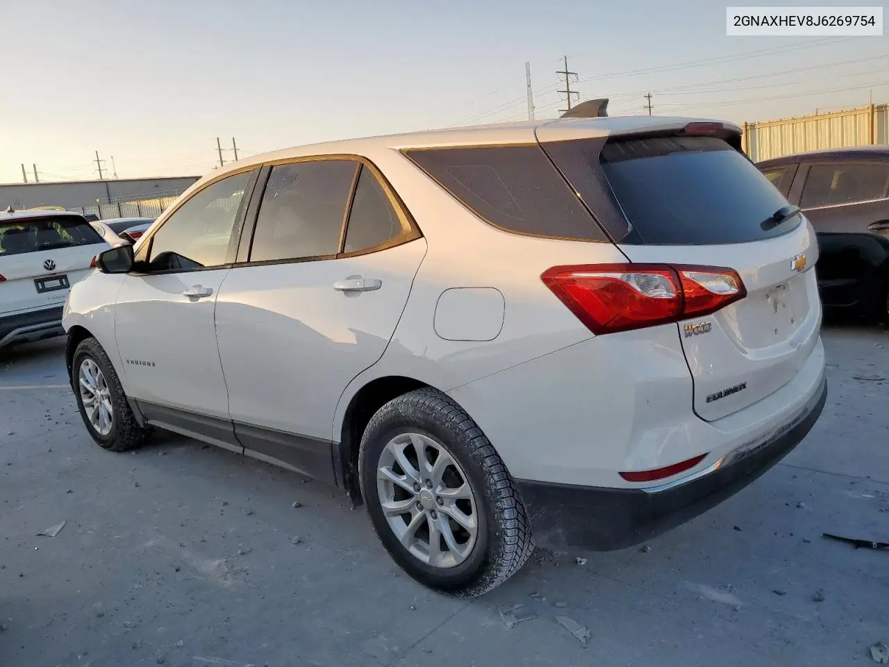 2GNAXHEV8J6269754 2018 Chevrolet Equinox Ls