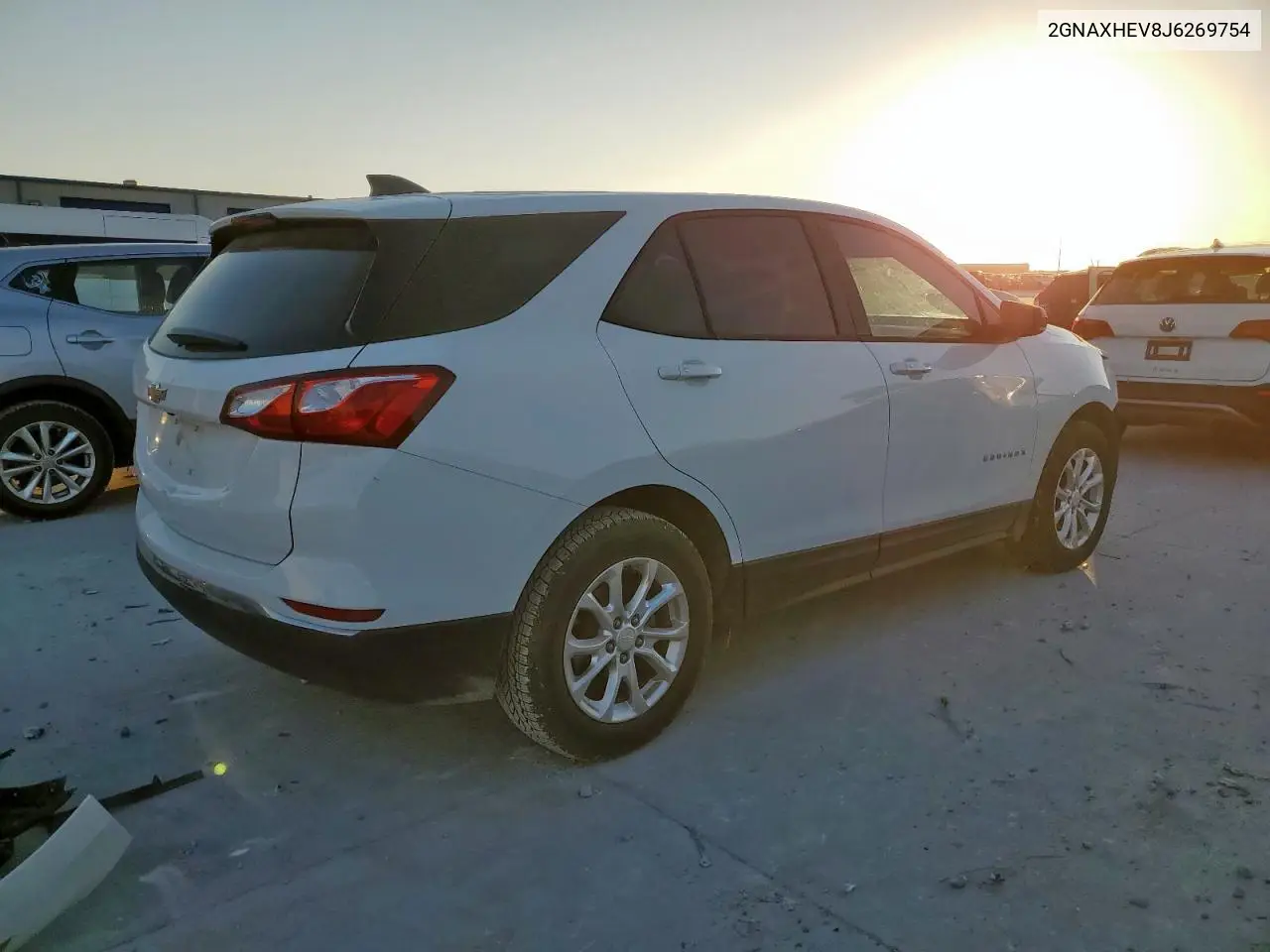 2GNAXHEV8J6269754 2018 Chevrolet Equinox Ls