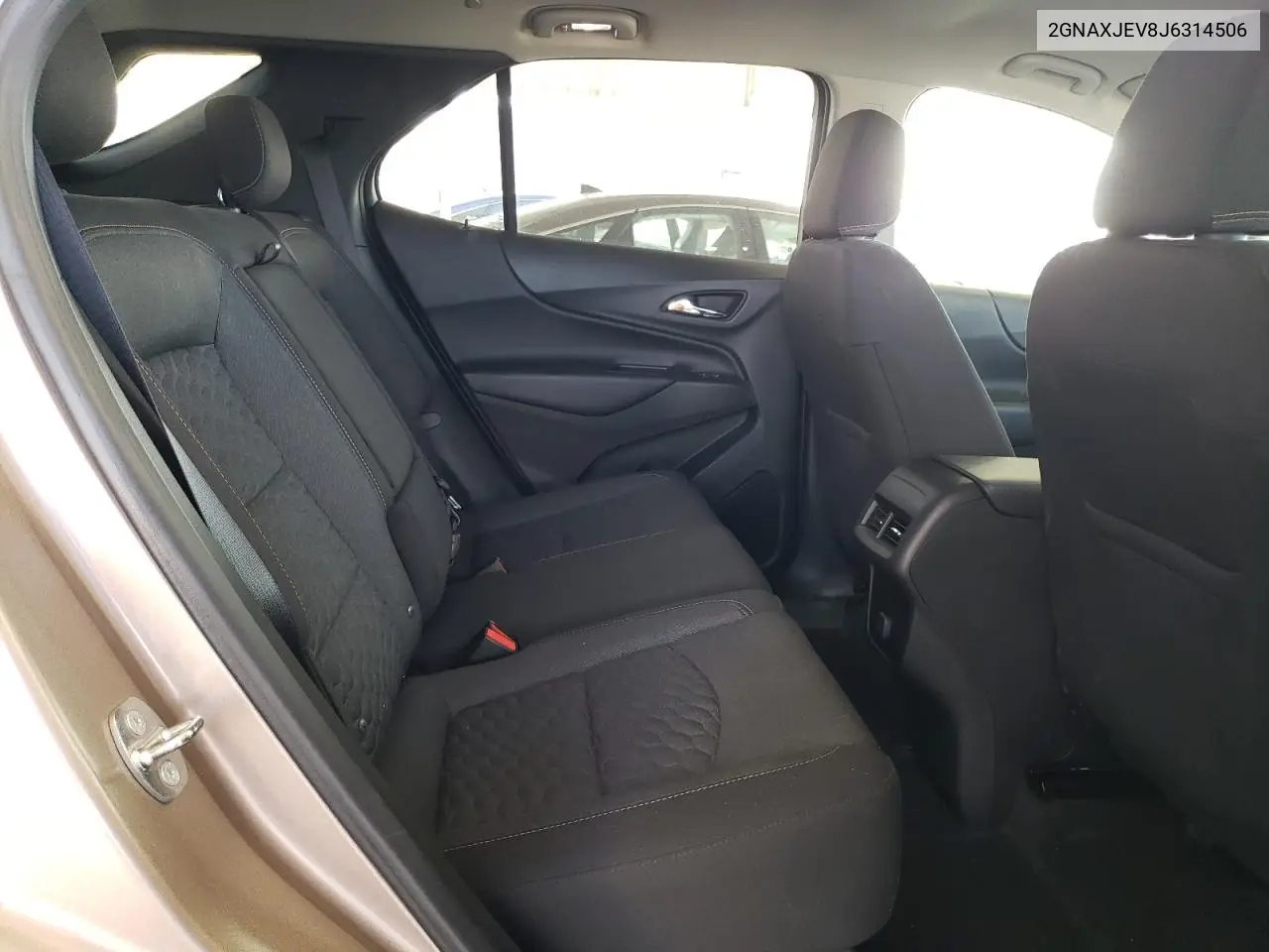 2GNAXJEV8J6314506 2018 Chevrolet Equinox Lt