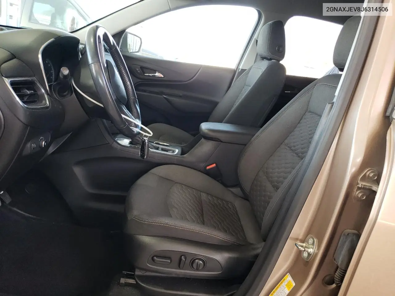 2GNAXJEV8J6314506 2018 Chevrolet Equinox Lt