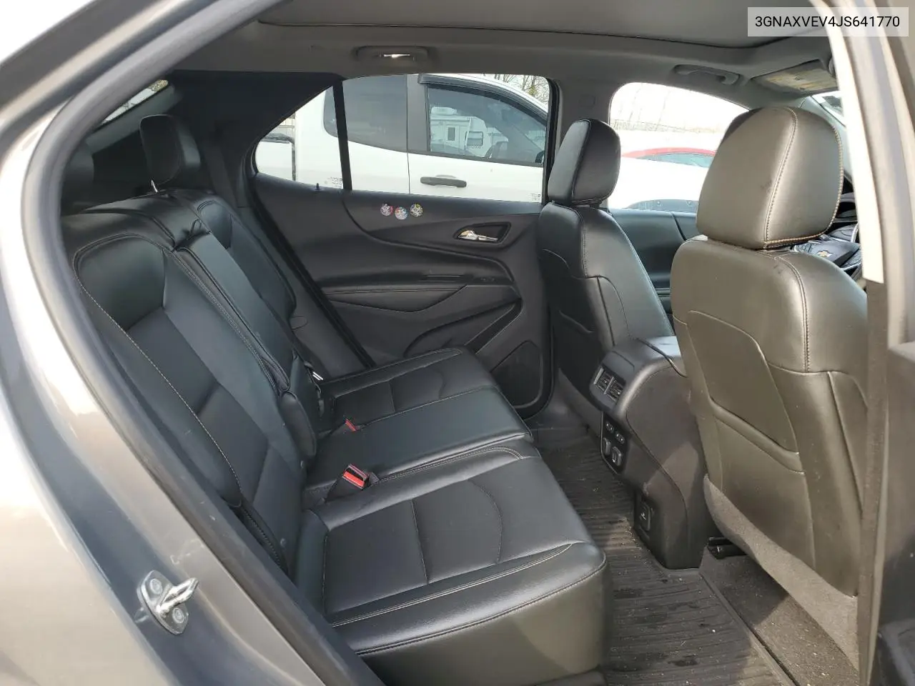 3GNAXVEV4JS641770 2018 Chevrolet Equinox Premier