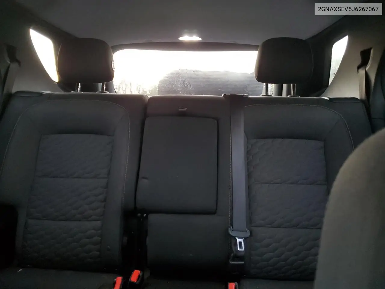 2GNAXSEV5J6267067 2018 Chevrolet Equinox Lt