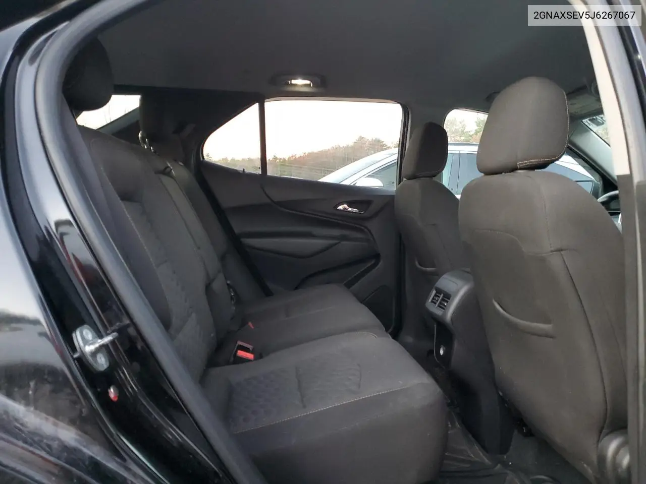 2GNAXSEV5J6267067 2018 Chevrolet Equinox Lt