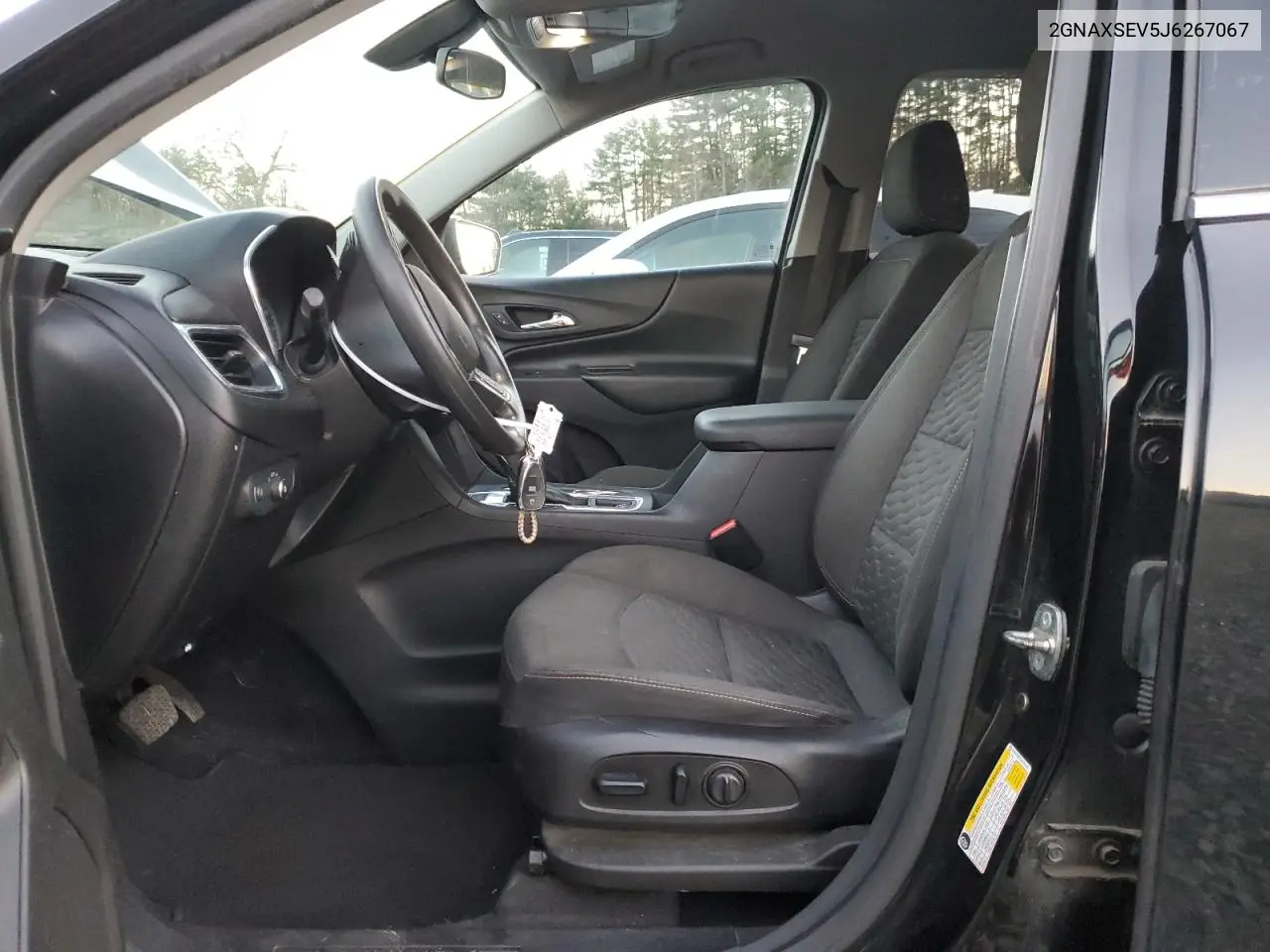 2GNAXSEV5J6267067 2018 Chevrolet Equinox Lt