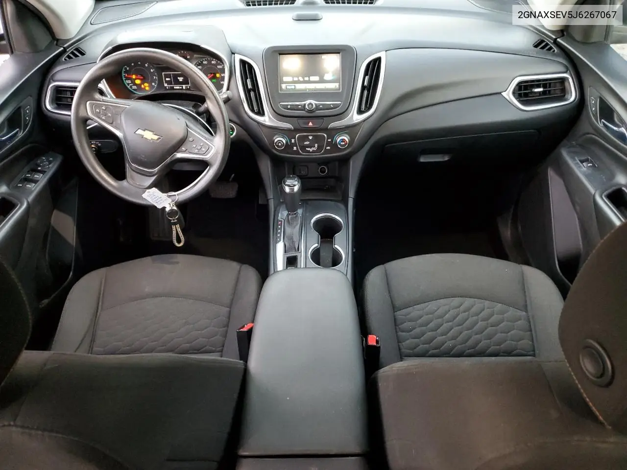 2GNAXSEV5J6267067 2018 Chevrolet Equinox Lt