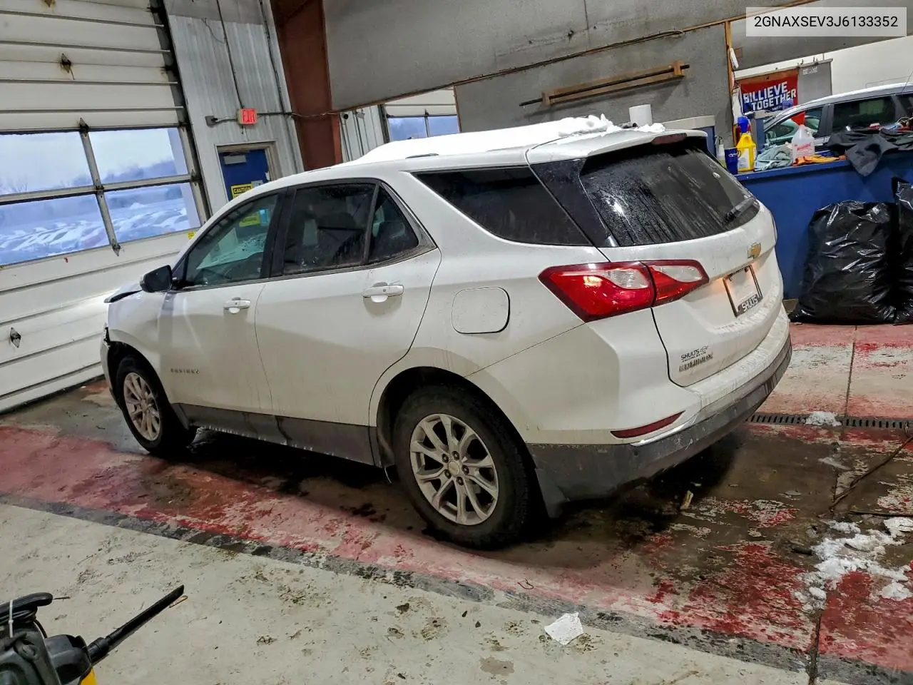 2GNAXSEV3J6133352 2018 Chevrolet Equinox Lt