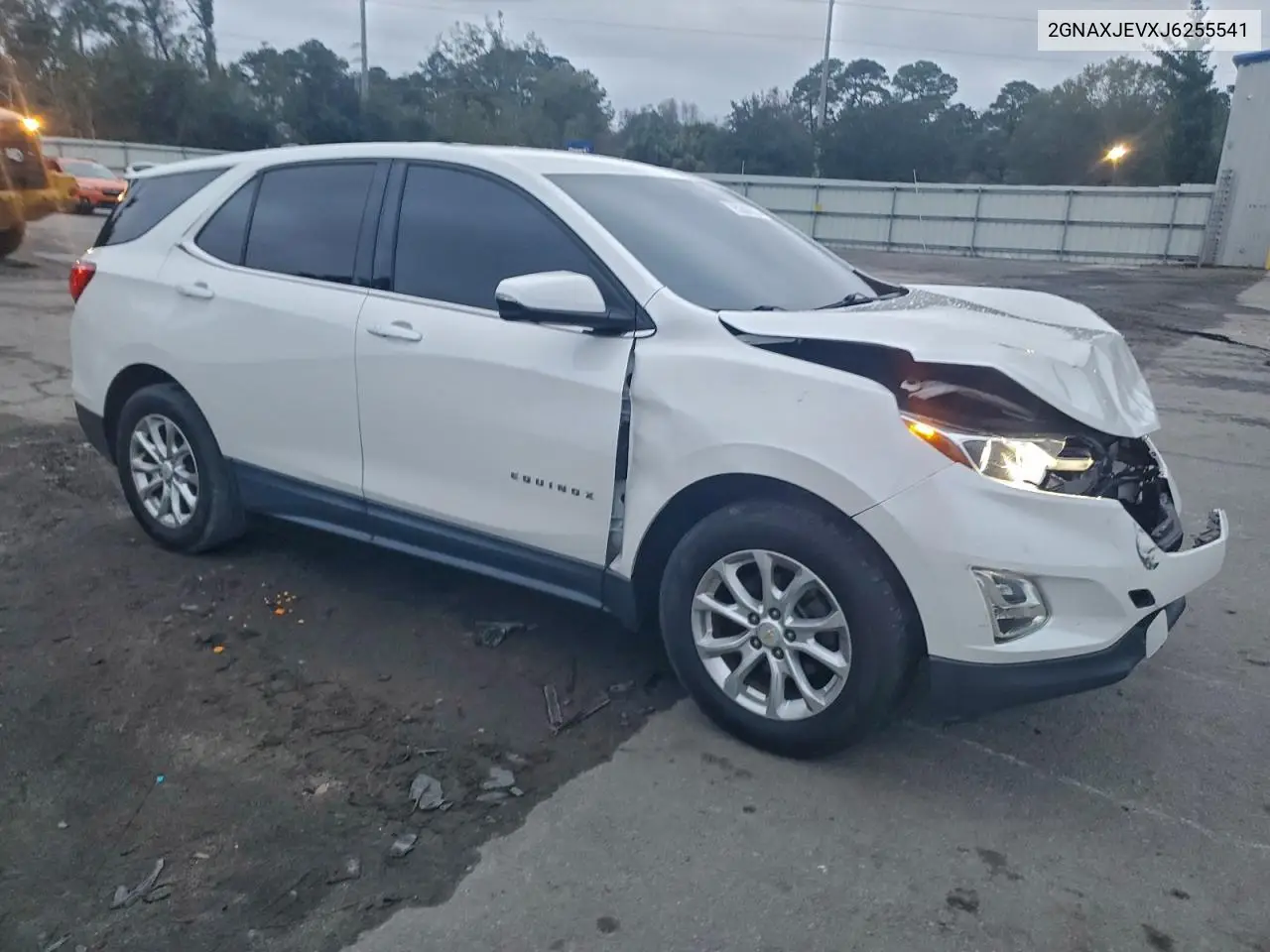 2GNAXJEVXJ6255541 2018 Chevrolet Equinox Lt
