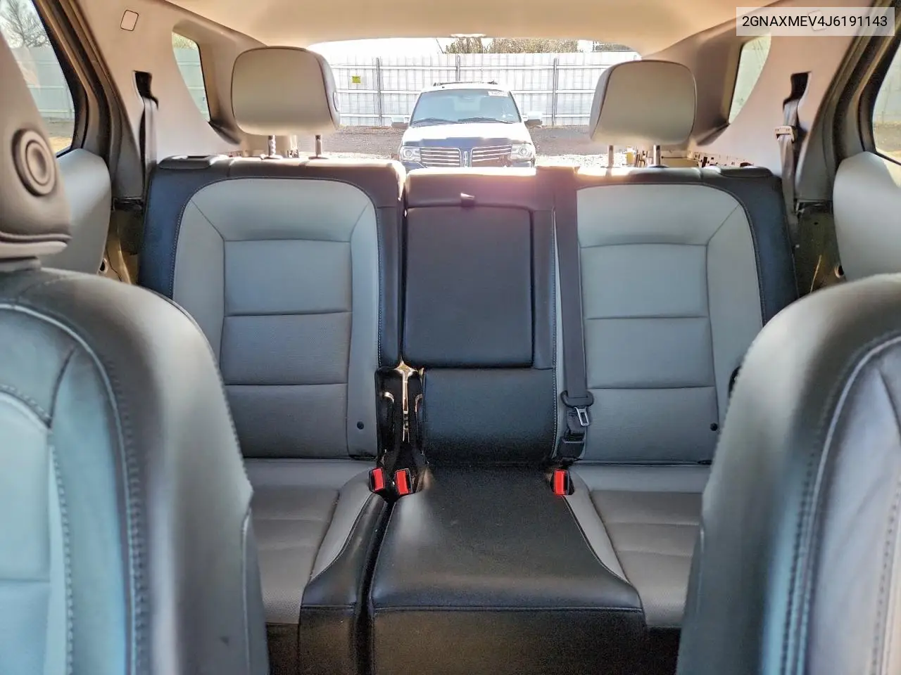 2GNAXMEV4J6191143 2018 Chevrolet Equinox Premier