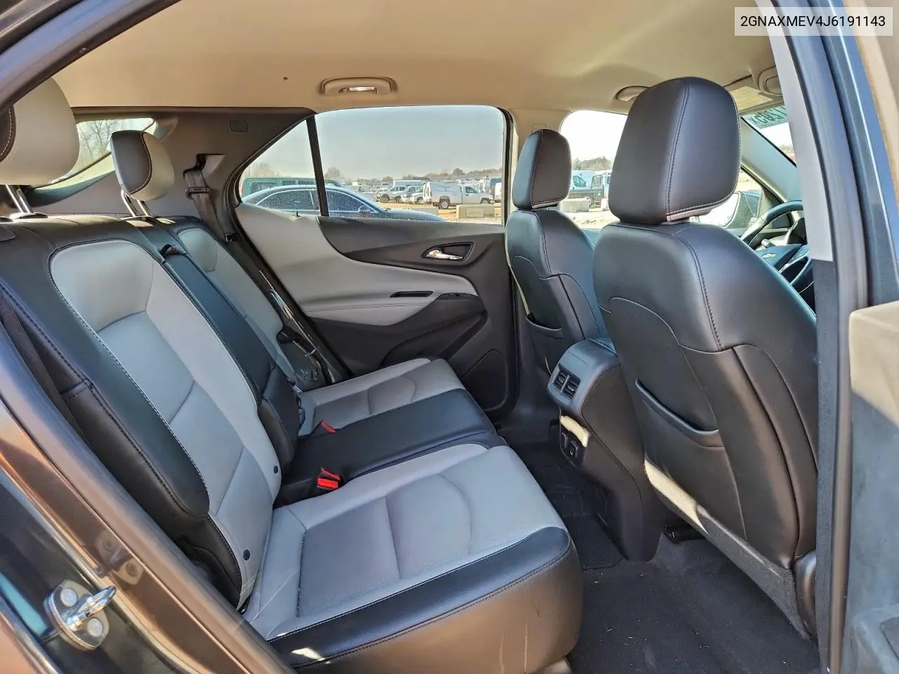 2GNAXMEV4J6191143 2018 Chevrolet Equinox Premier