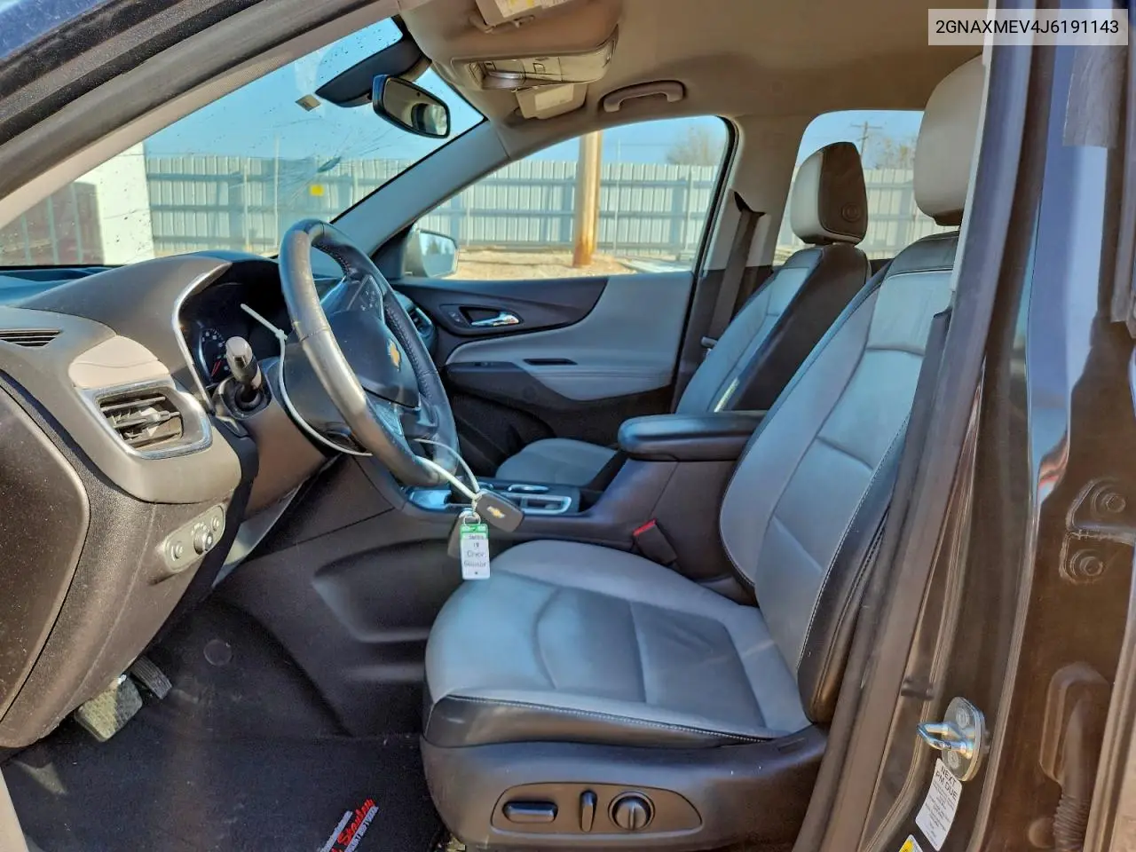 2GNAXMEV4J6191143 2018 Chevrolet Equinox Premier