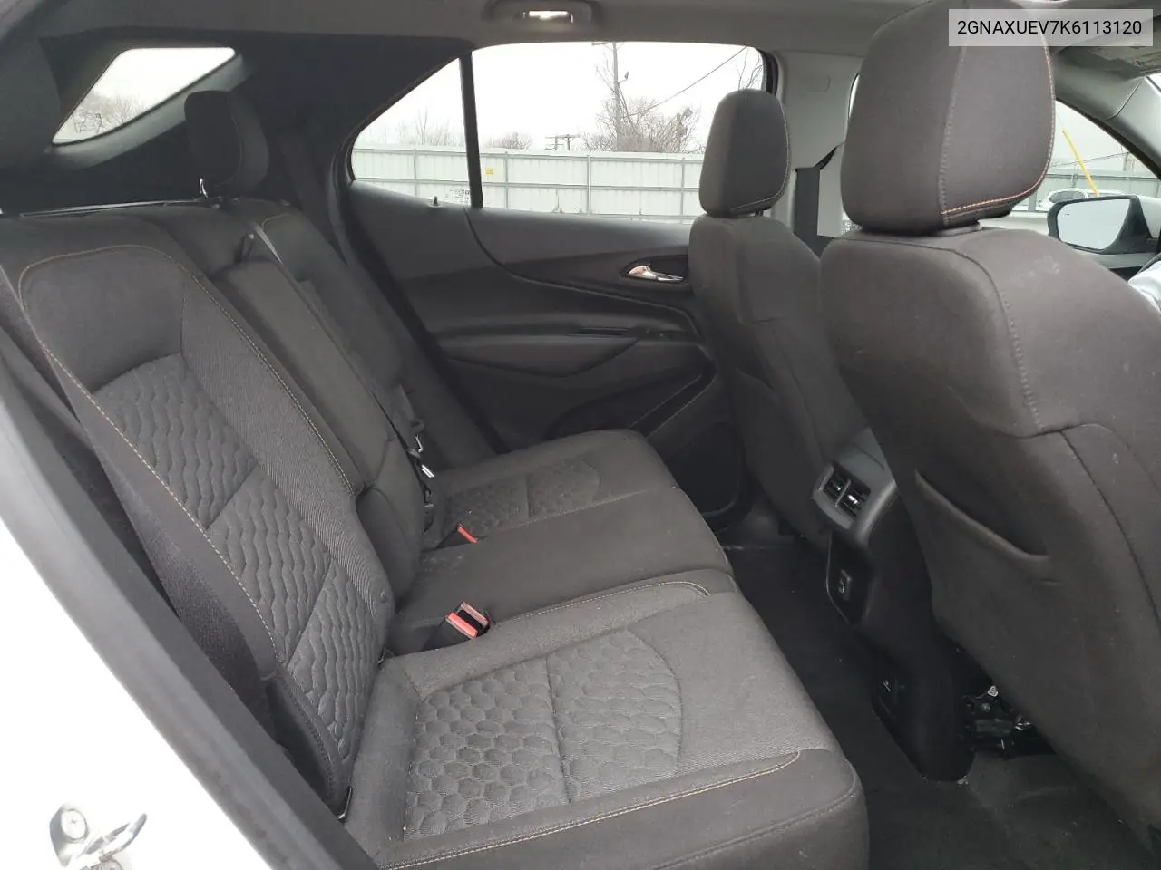2GNAXUEV7K6113120 2019 Chevrolet Equinox Lt