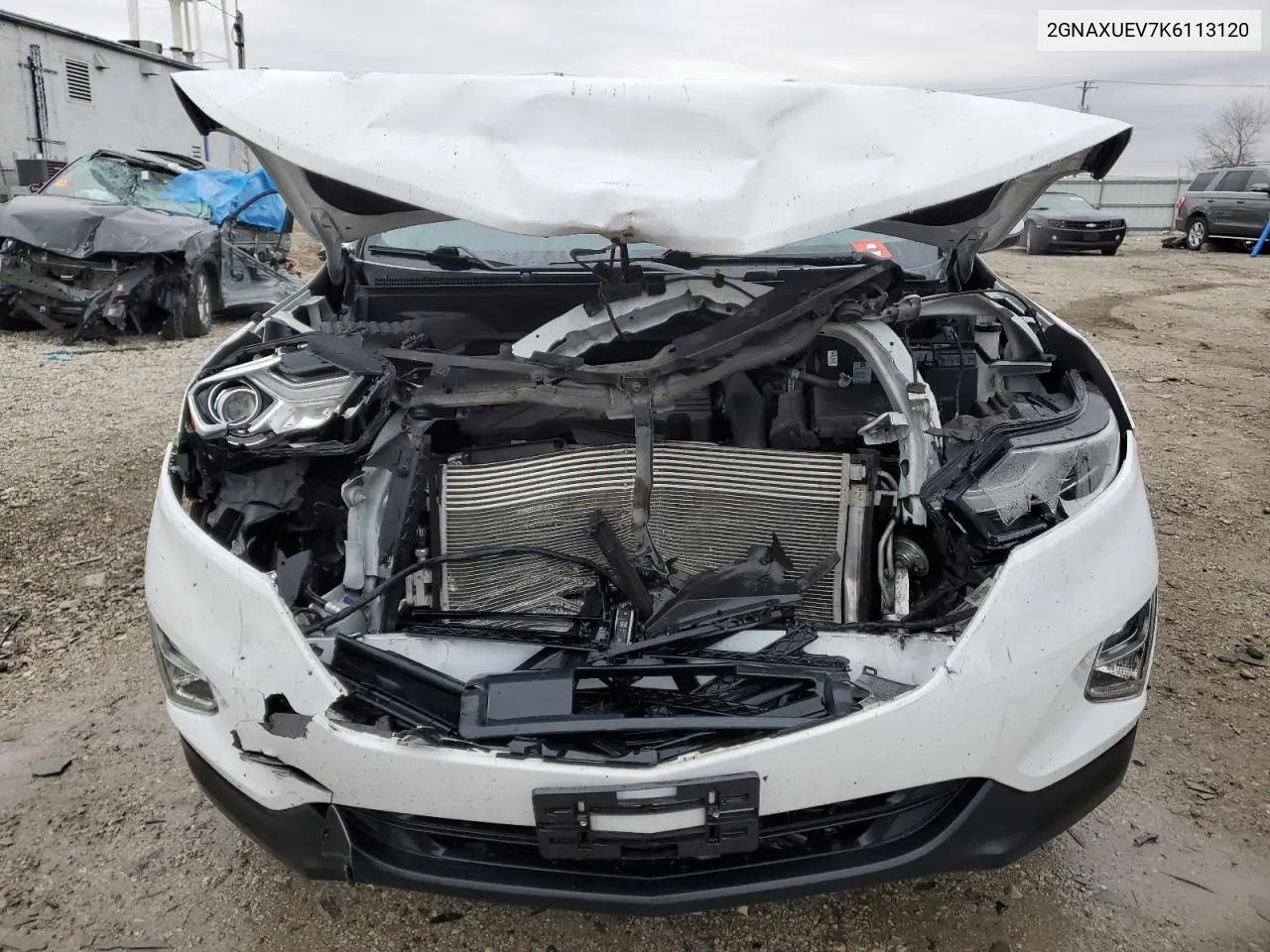 2GNAXUEV7K6113120 2019 Chevrolet Equinox Lt