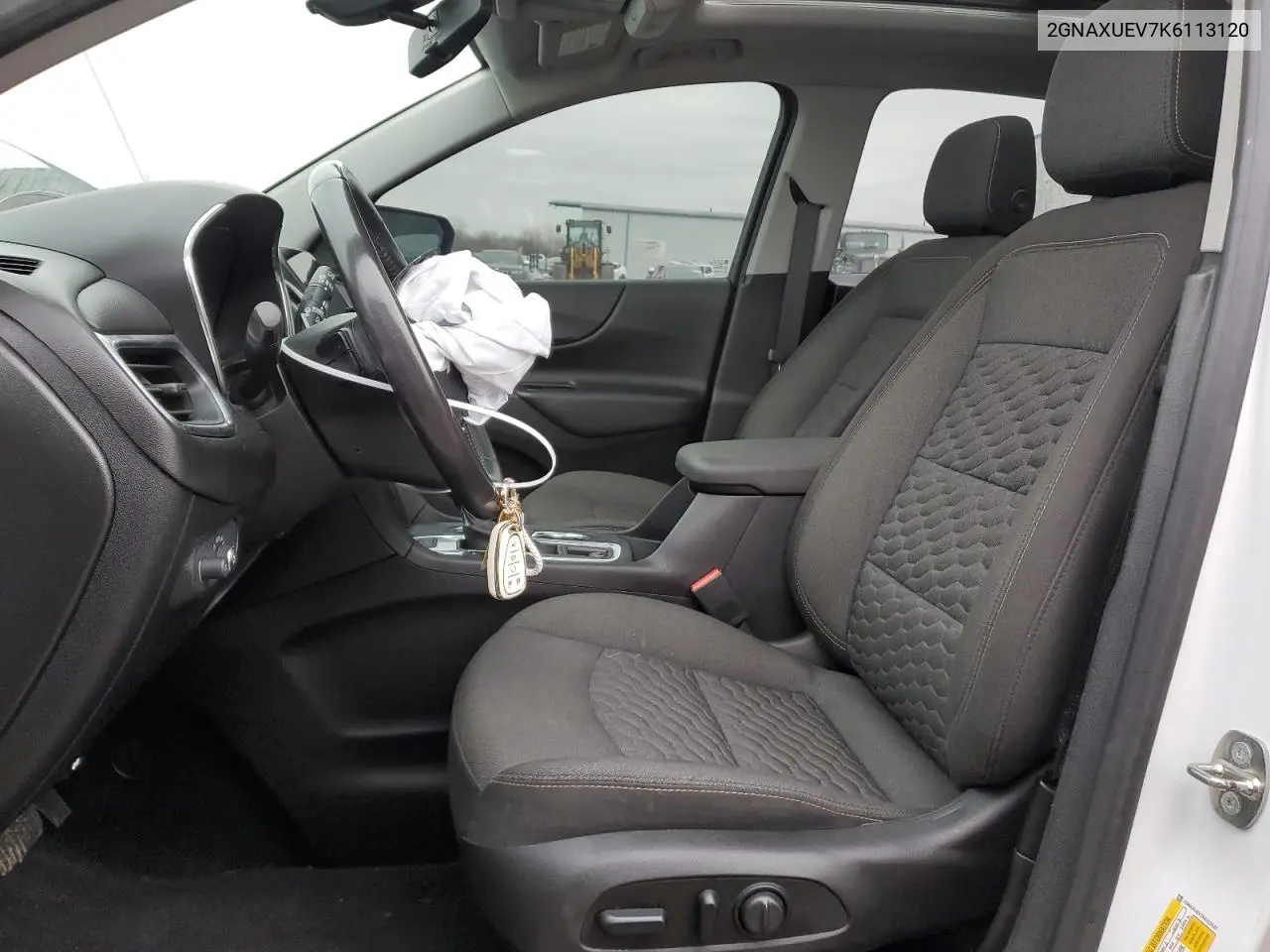 2GNAXUEV7K6113120 2019 Chevrolet Equinox Lt