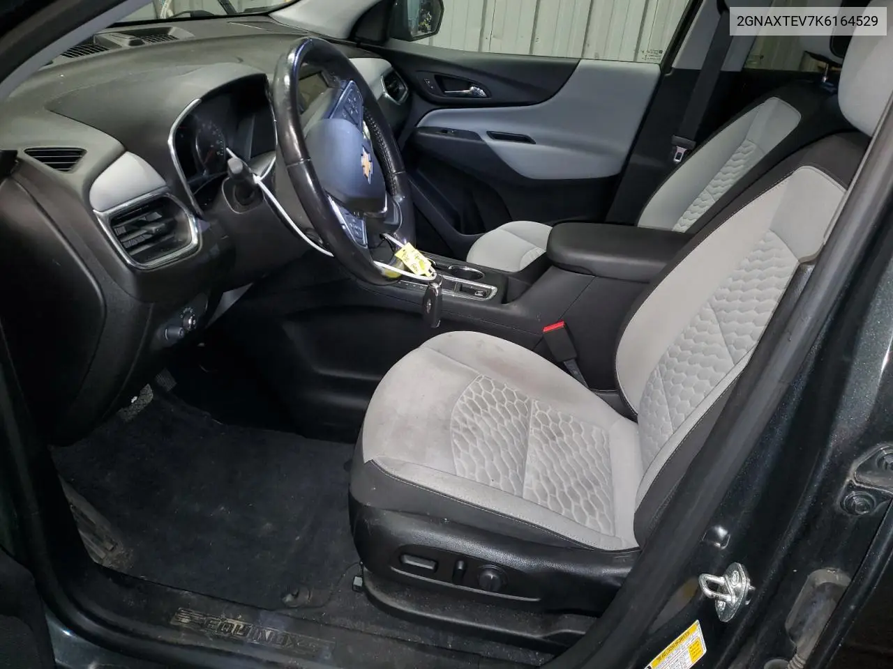 2GNAXTEV7K6164529 2019 Chevrolet Equinox Lt