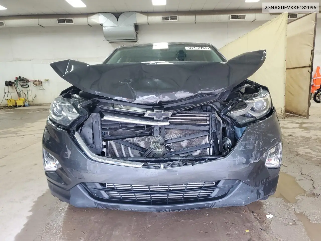 2GNAXUEVXK6132096 2019 Chevrolet Equinox Lt