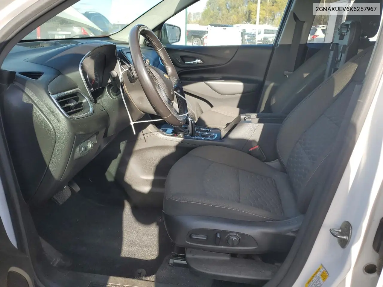 2GNAXUEV6K6257967 2019 Chevrolet Equinox Lt