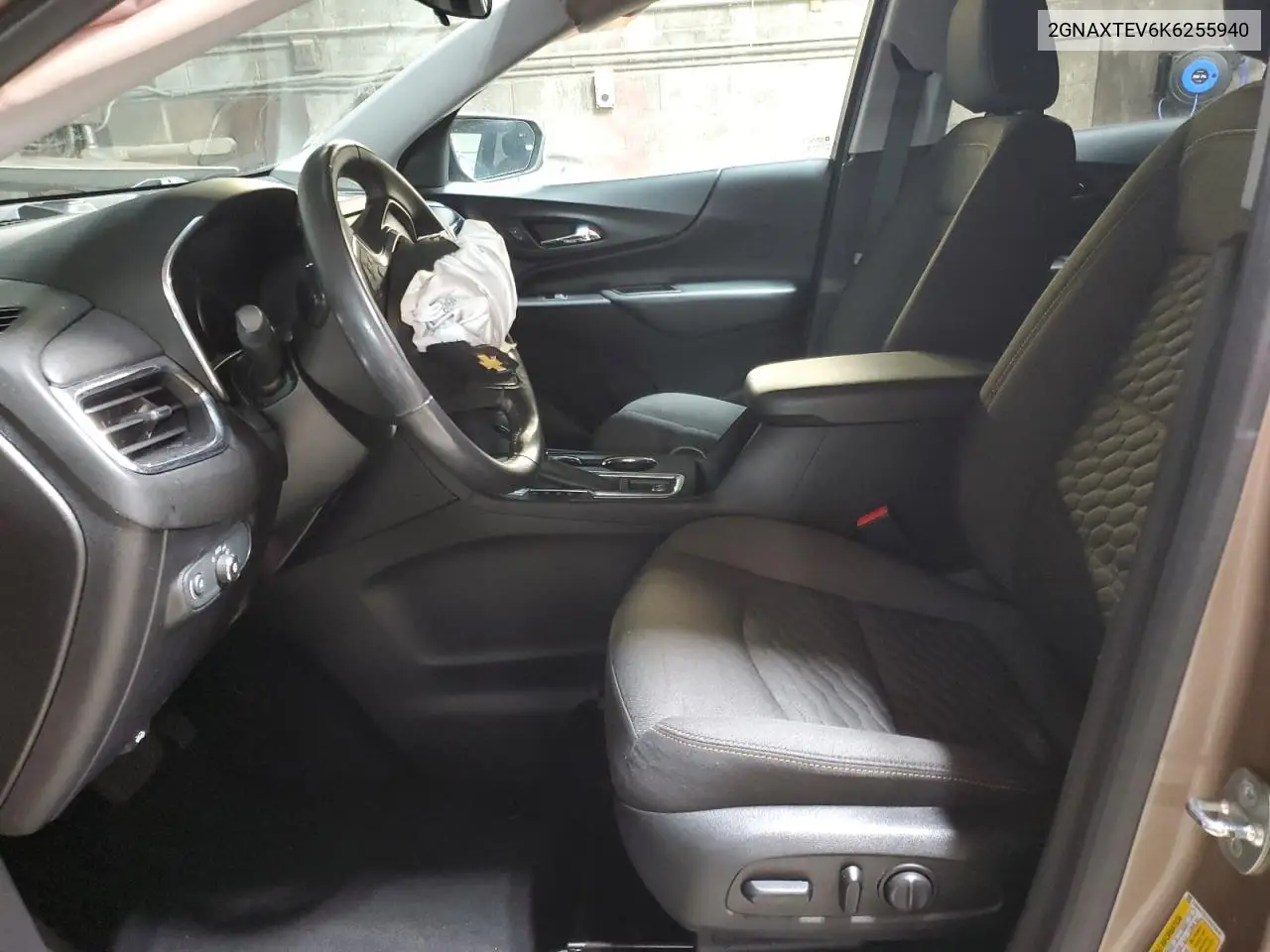 2GNAXTEV6K6255940 2019 Chevrolet Equinox Lt