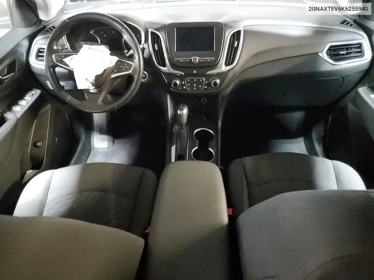 2GNAXTEV6K6255940 2019 Chevrolet Equinox Lt