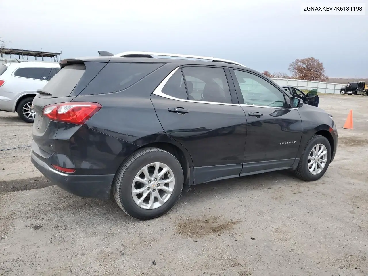 2GNAXKEV7K6131198 2019 Chevrolet Equinox Lt