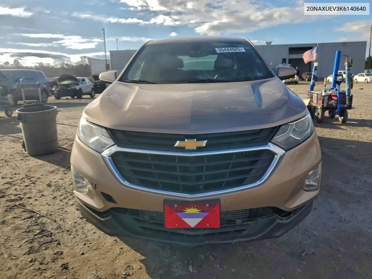 2GNAXUEV3K6140640 2019 Chevrolet Equinox Lt