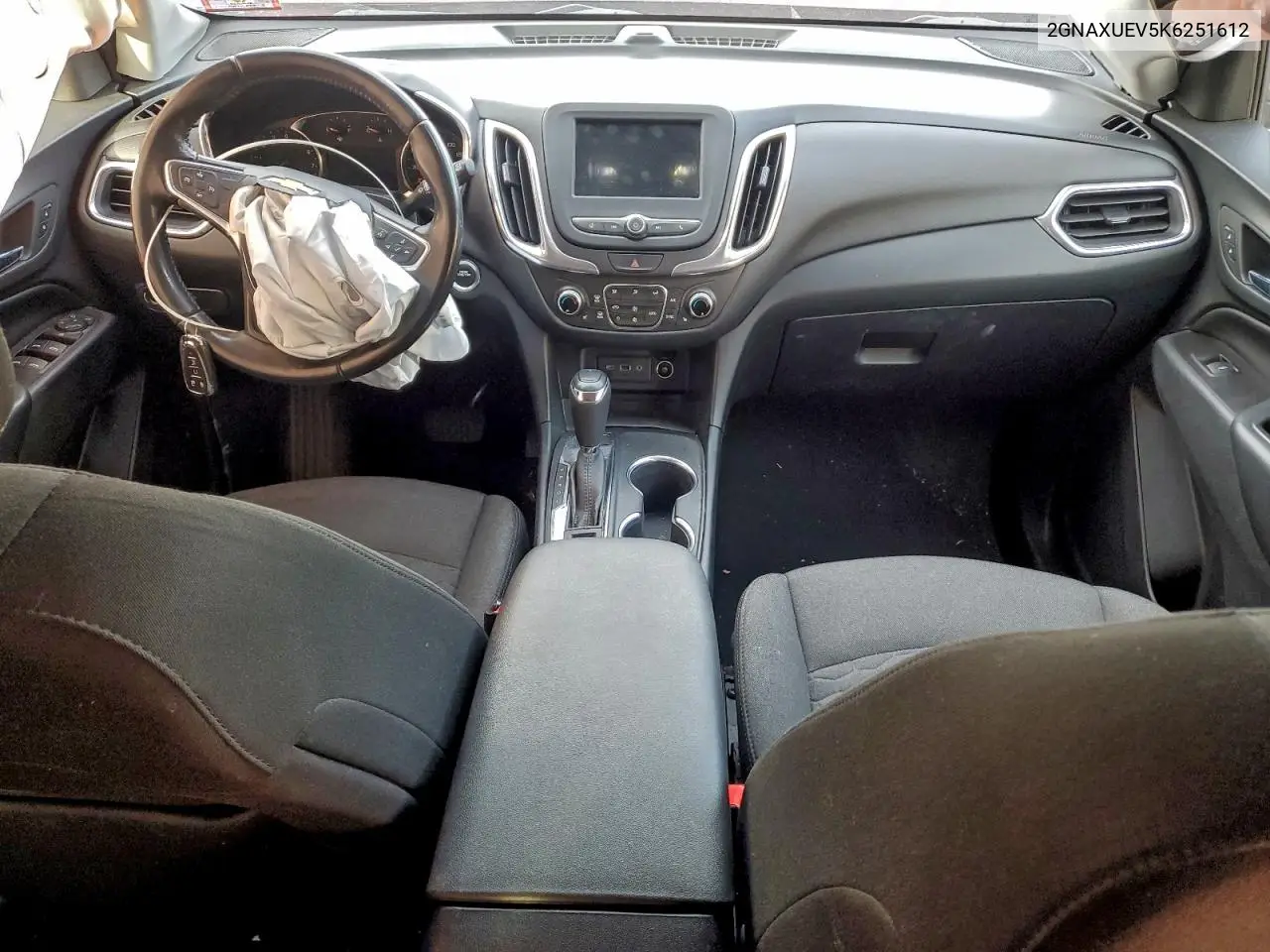 2GNAXUEV5K6251612 2019 Chevrolet Equinox Lt