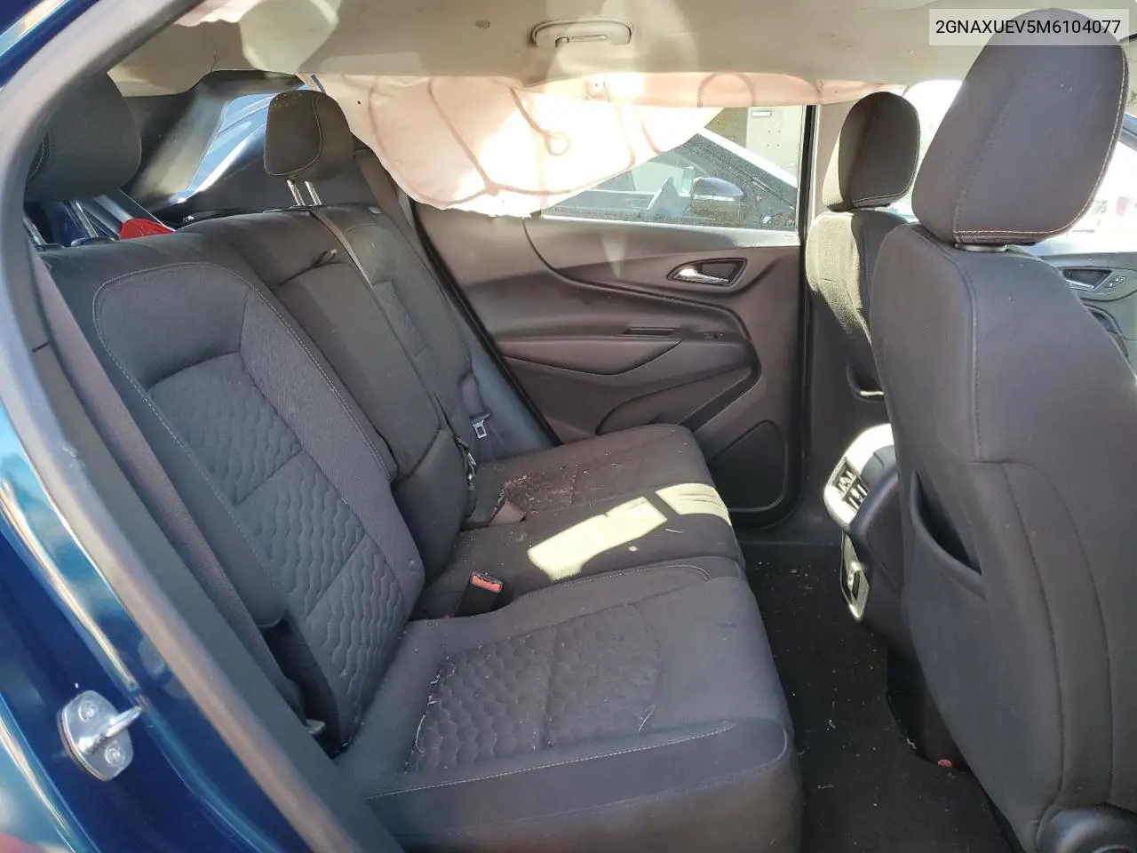 2GNAXUEV5M6104077 2021 Chevrolet Equinox Lt