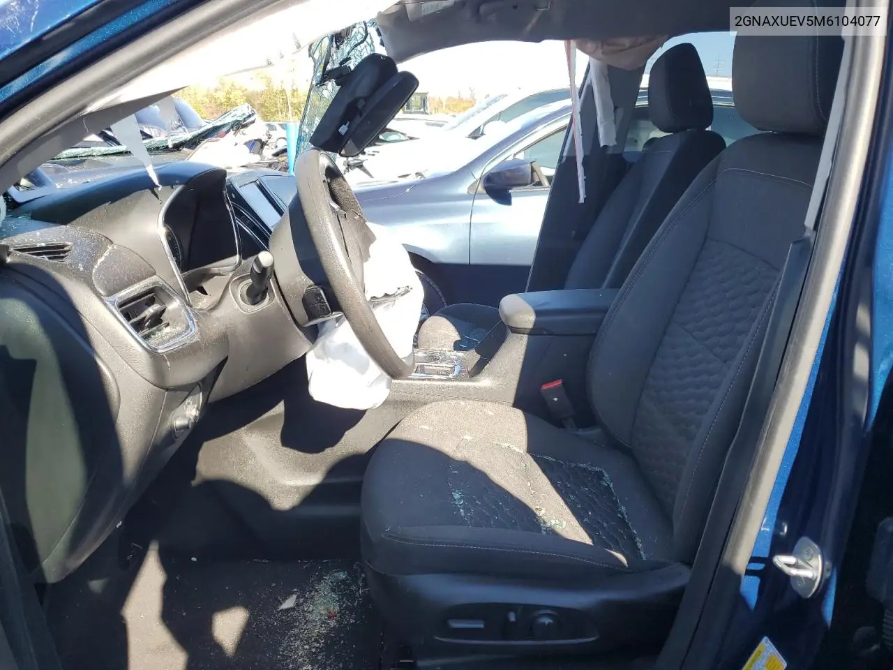 2GNAXUEV5M6104077 2021 Chevrolet Equinox Lt