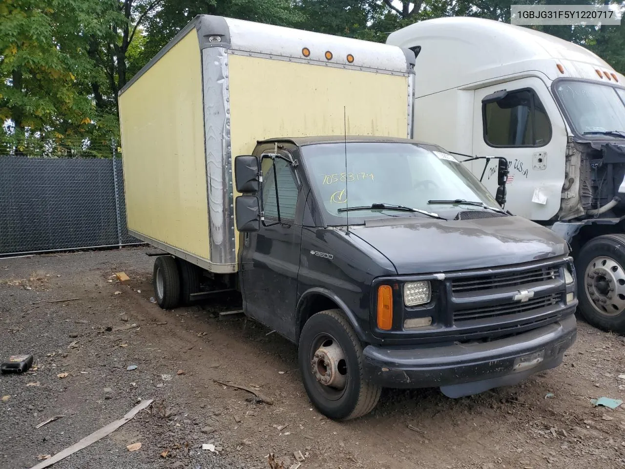 2000 Chevrolet Express G3500 VIN: 1GBJG31F5Y1220717 Lot: 70583174