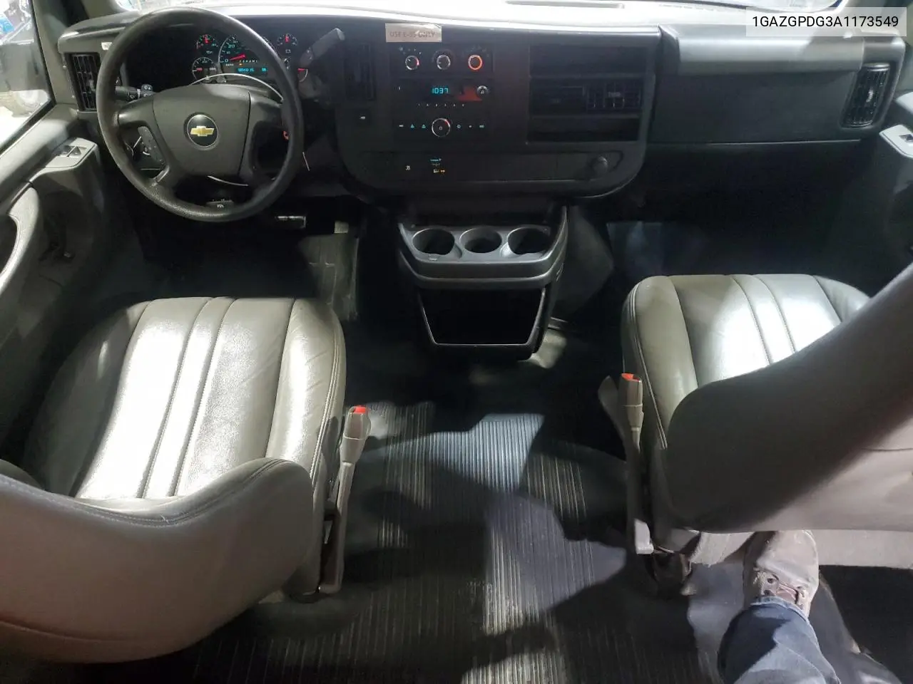 1GAZGPDG3A1173549 2010 Chevrolet Express G2500 Ls