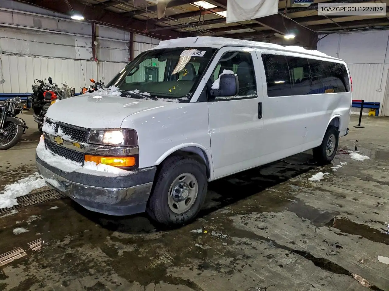 1GAZGPFG0H1227879 2017 Chevrolet Express G3500 Lt