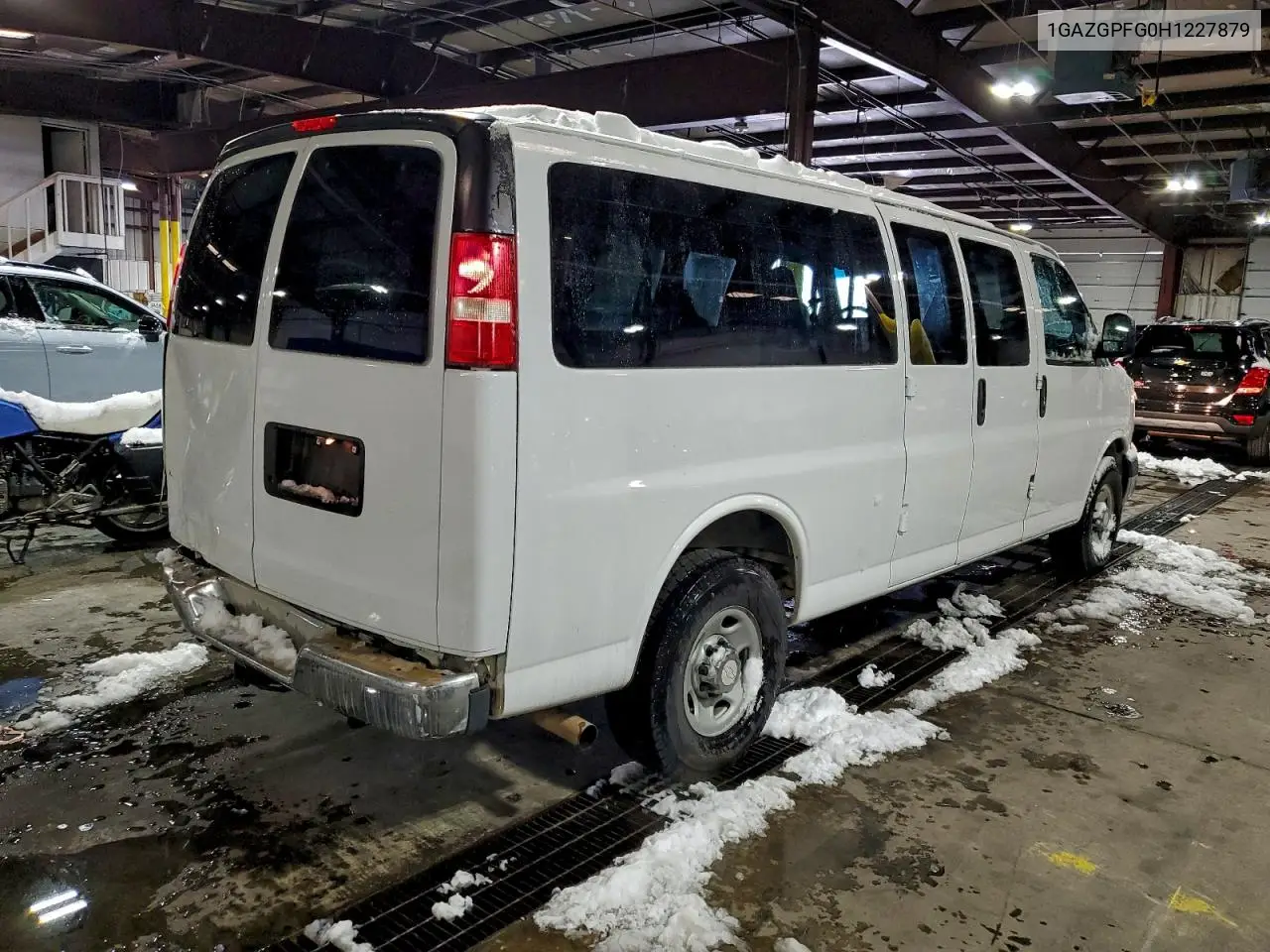 1GAZGPFG0H1227879 2017 Chevrolet Express G3500 Lt